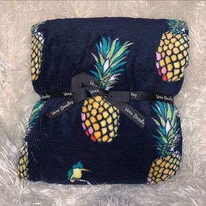 Fleece Throw Blanket - Toucan Party (Pineapples)​​